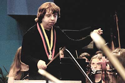 José Omar Dávila Terán. Es uno de los pocos Directores de Orquesta del mundo que tiene síndrome de Down